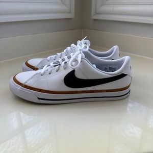 Nike Boys 6.5Y/ Women’s 8 Court Legacy